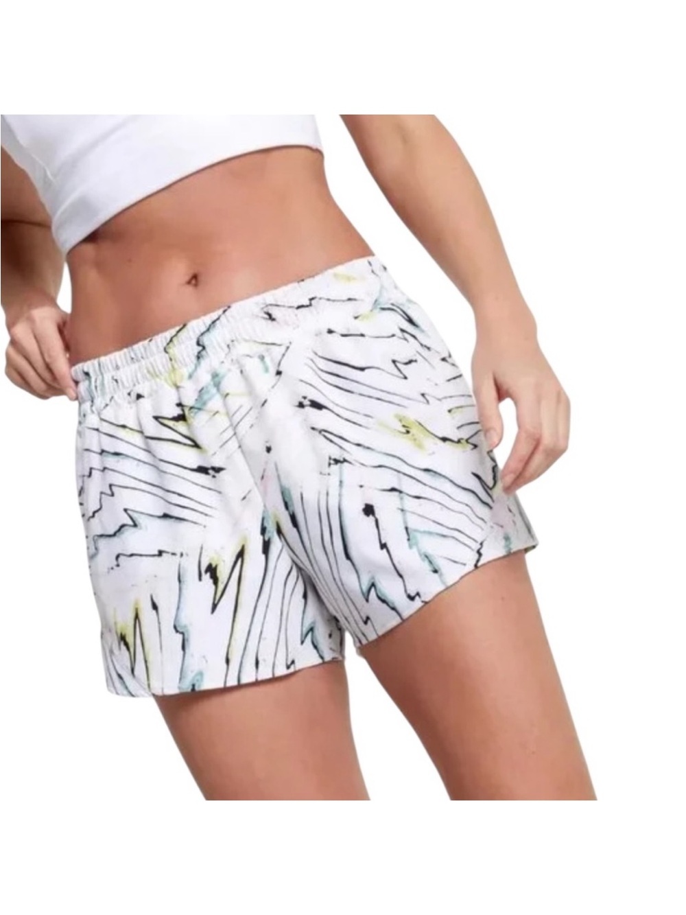 NWT CALIA by Carrie Underwood Run Mid rise infinity 3” shorts size Medium.